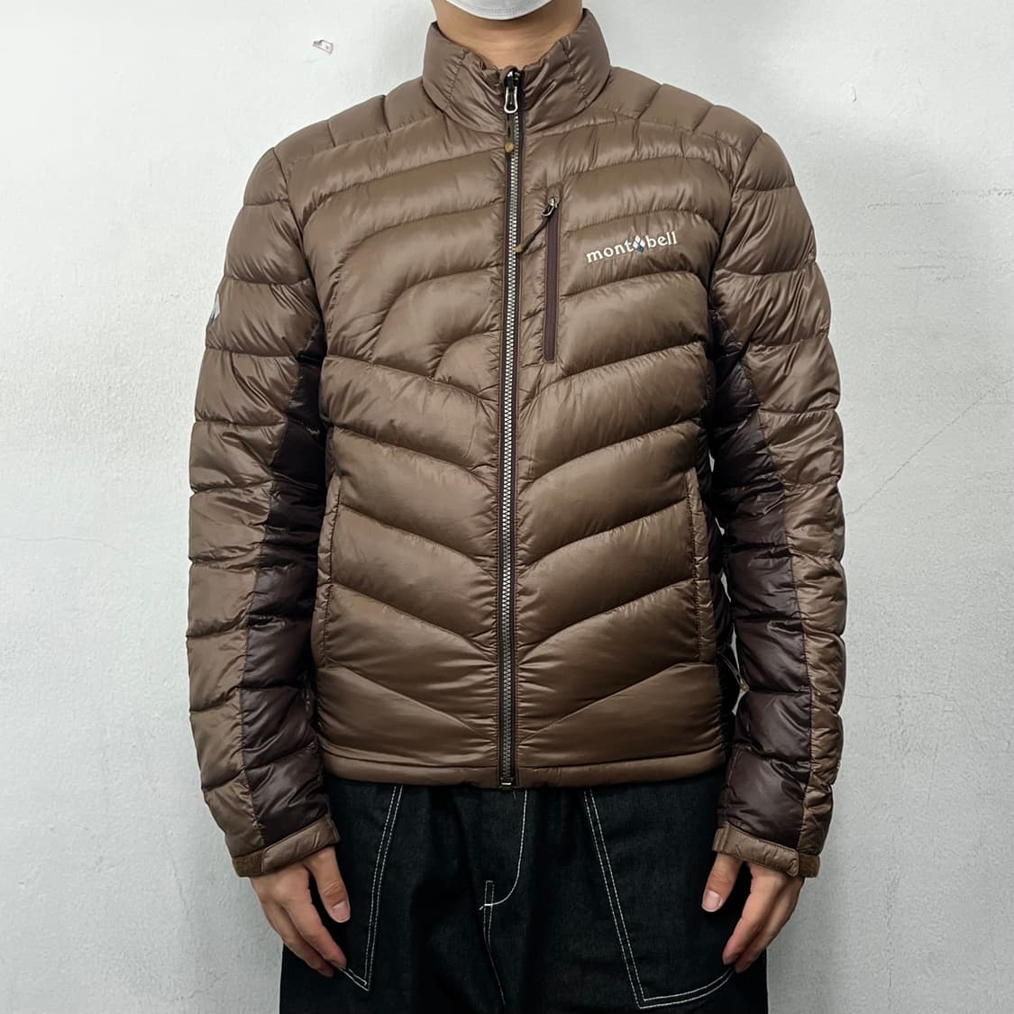 몽벨 로고 경량 패딩 브라운 상품이미지2