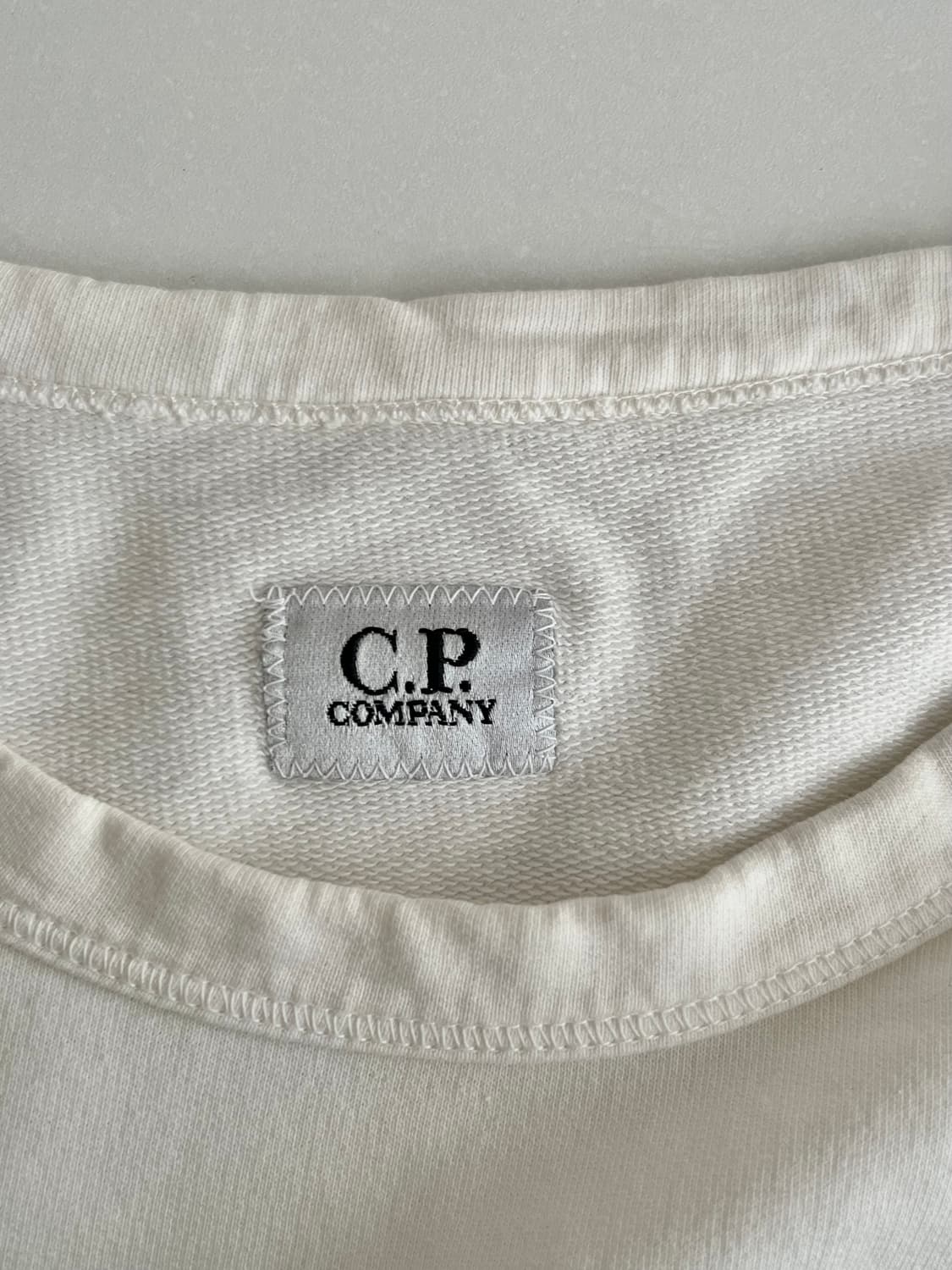 L) CP컴퍼니 크루넥 렌즈 맨투맨 아이보리 상품이미지4