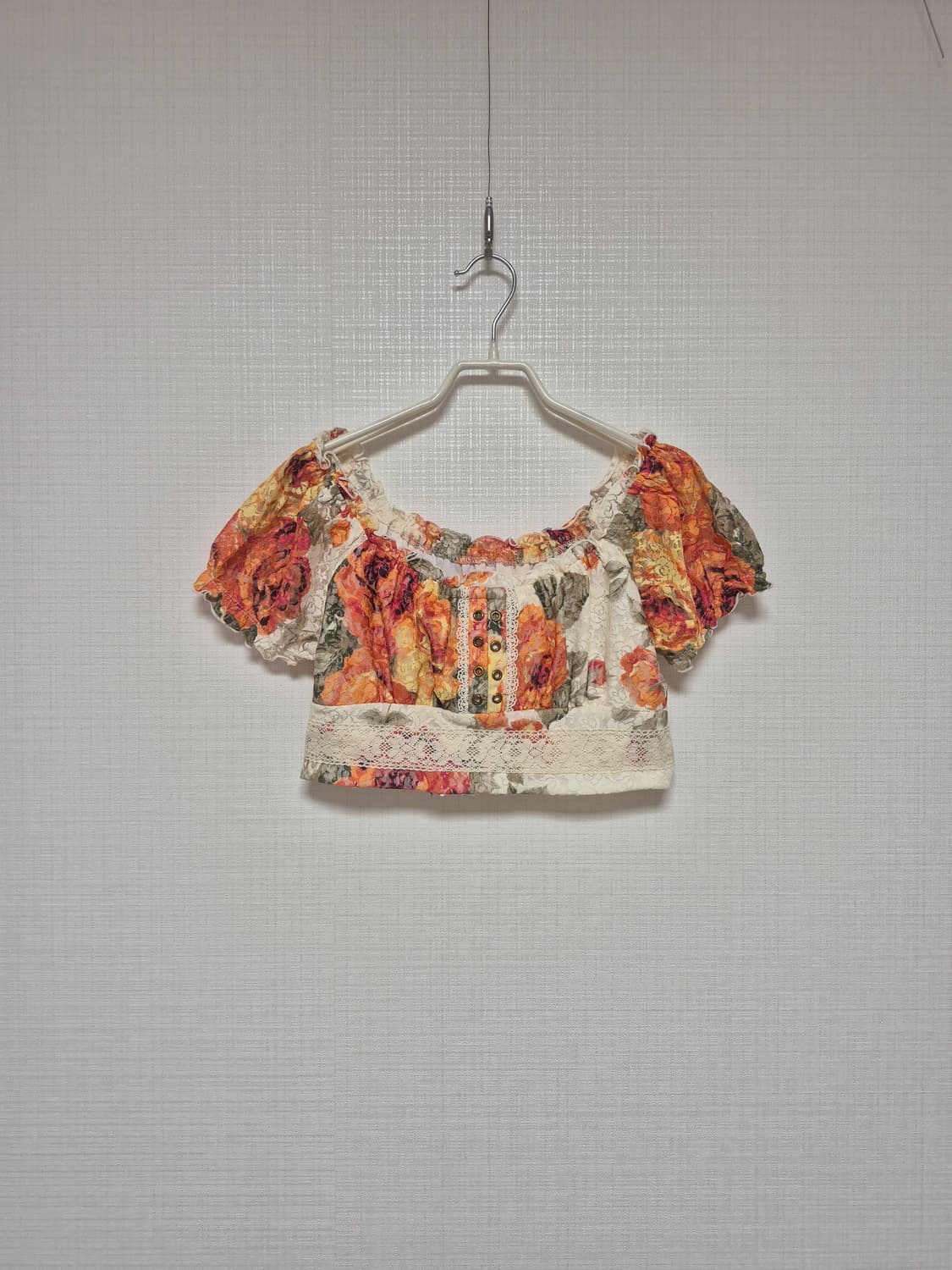 리즈리사 샘플 오렌지플로럴 크롭탑 상품이미지1