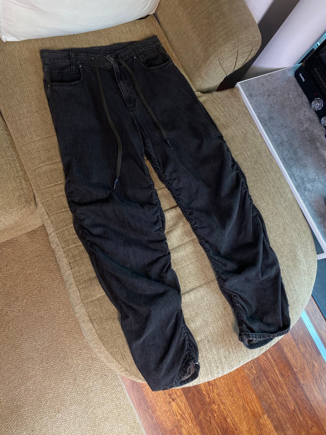 우영미 셔링 데님 와이드 팬츠 흑청 24SS 상품이미지5