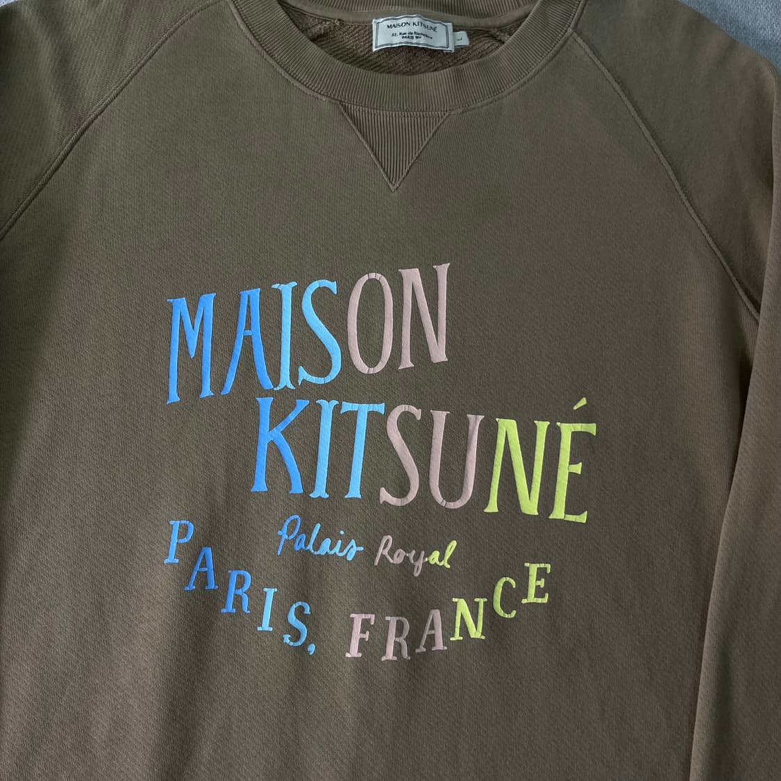 100 메종키츠네 24FW 빅로고 베이지 맨투맨 상품이미지2