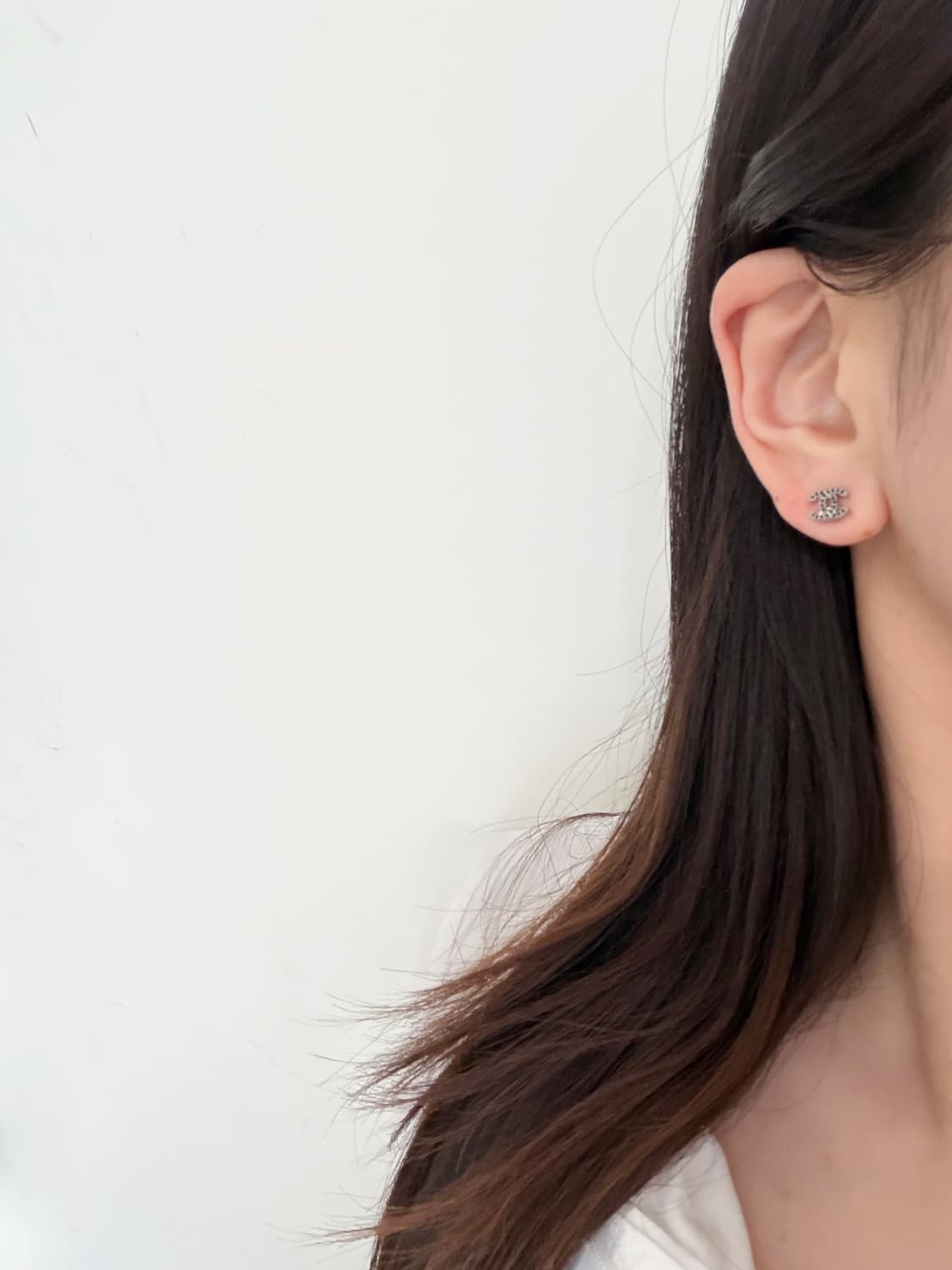 샤넬 정품 cc로고 업사이클링 블랙 스톤 미니 귀걸이 상품이미지4