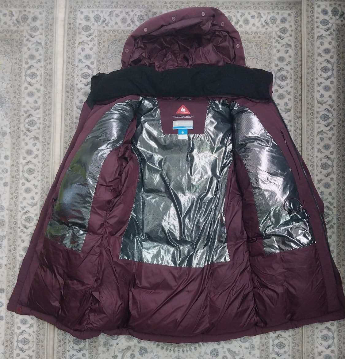 컬럼비아 티타늄  버건디 패딩 M 상품이미지2