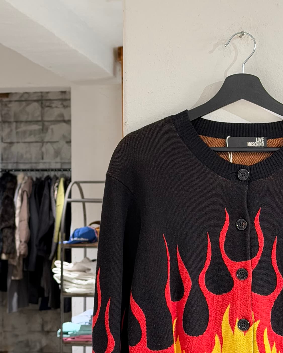 모스키노 블랙 파이어 패턴 니트 가디건 상품이미지2