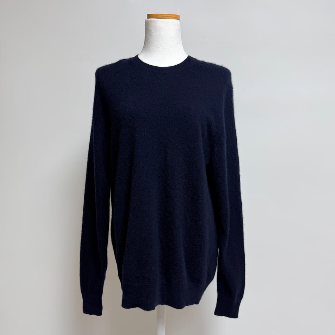 [캐시미어 100%] 유니클로 네이비 라운드 니트  상품이미지1