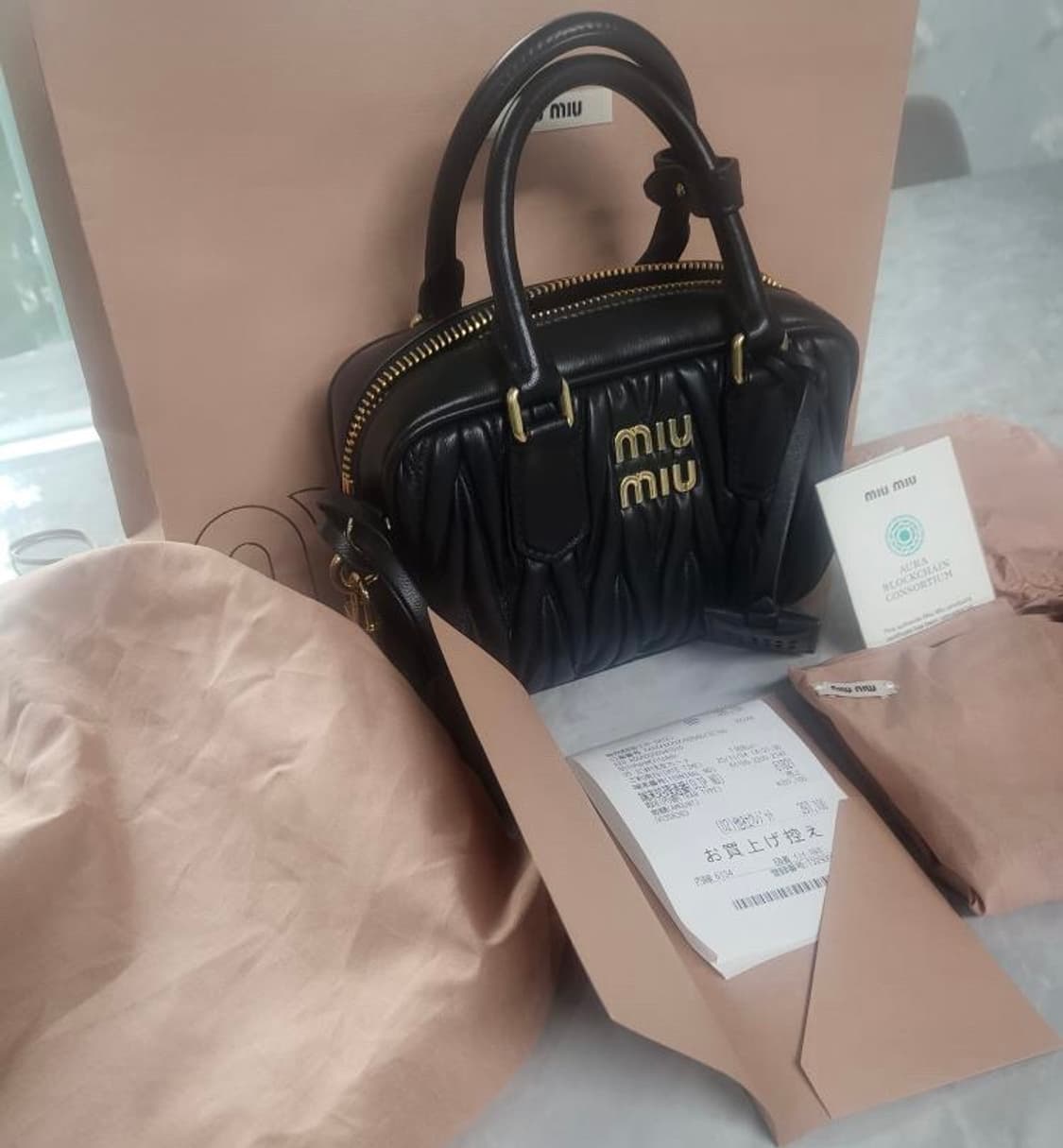 미우미우 마테라쎄 핸들백 블랙 상품이미지1