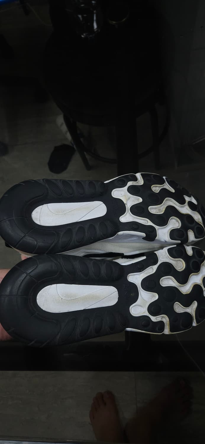 나이키 에어맥스270 리액트

화이트 285 상품이미지7