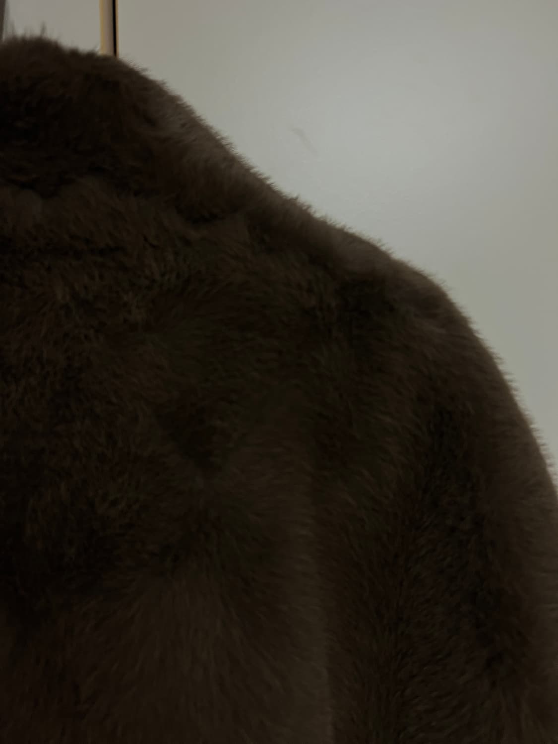 앤클라인 브라운 하이넥 밴딩 크롭 퍼자켓 상품이미지6