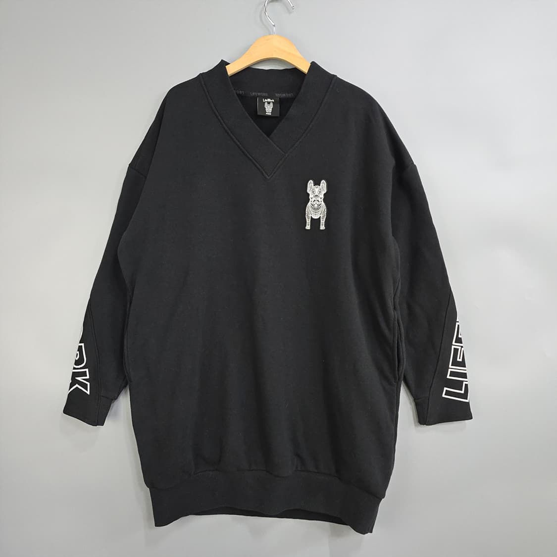 라이프워크(LifeWork) 브이넥 맨투맨 로고 포인트 FREE 상품이미지1