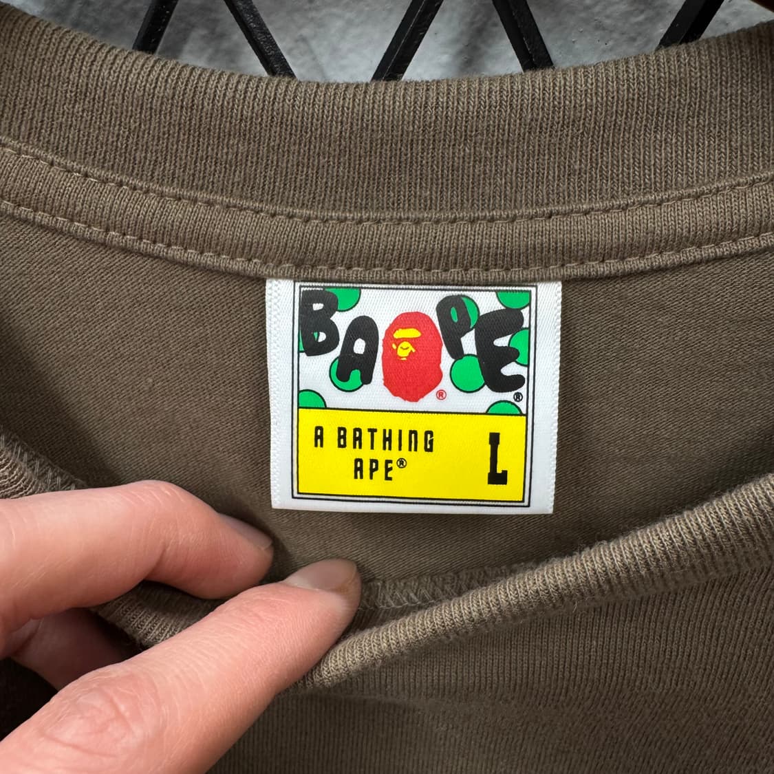 베이프 반팔 티셔츠 전면 클래식 고릴라 로고 디테일 카키베이지 상품이미지7