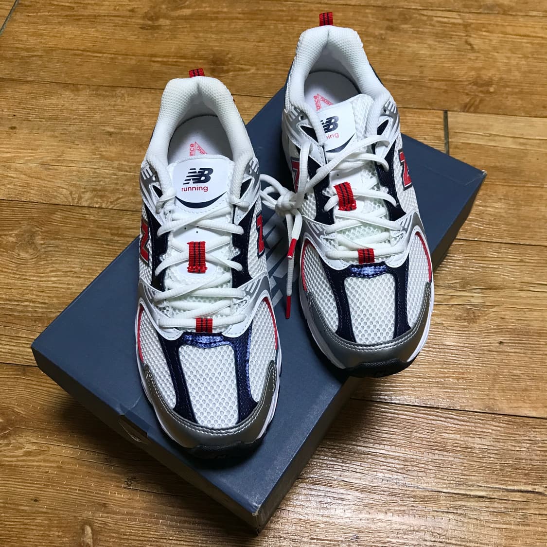 뉴발란스 530 uix 흰빨 245 새상품 상품이미지1