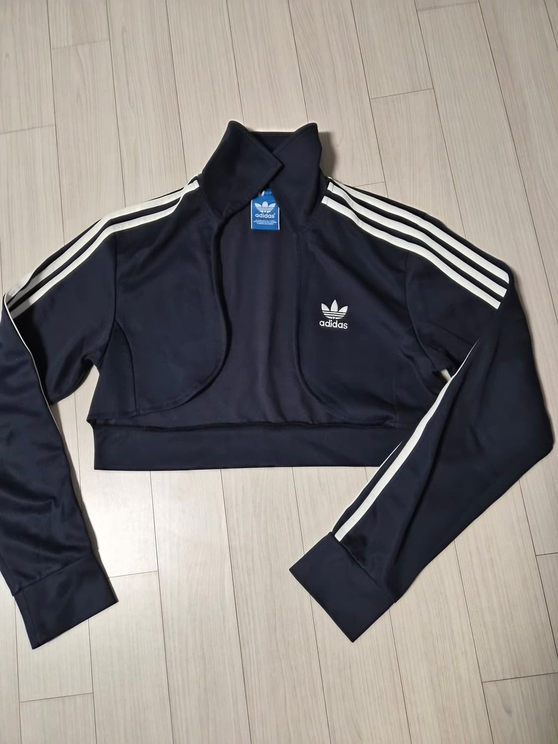 더미스테리어스호텔 아디다스 크롭 볼레로 상품이미지1