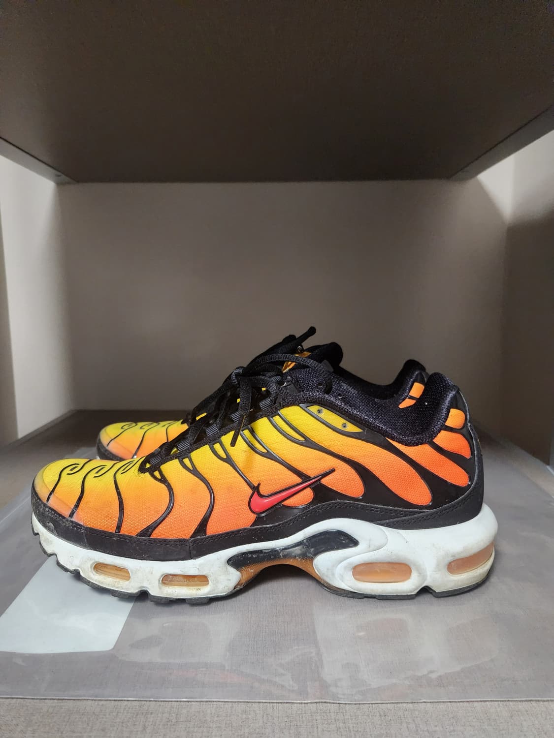 에어맥스 플러스 브라이트 세라믹 앤 투어 옐로우 상품이미지2