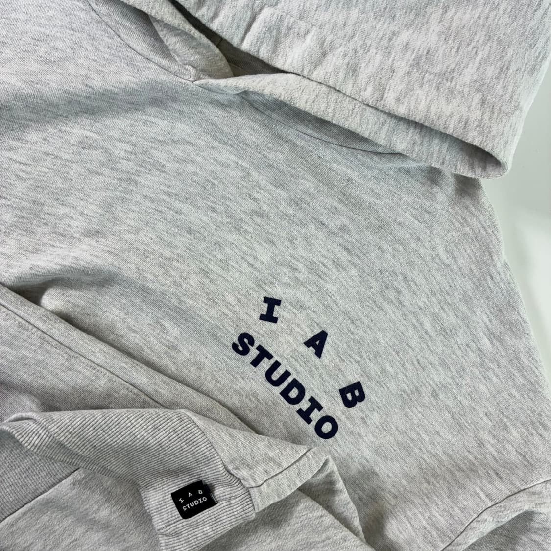 IAB STUDIO 아이앱 스튜디오 멜런지 그레이 후드티 상품이미지3