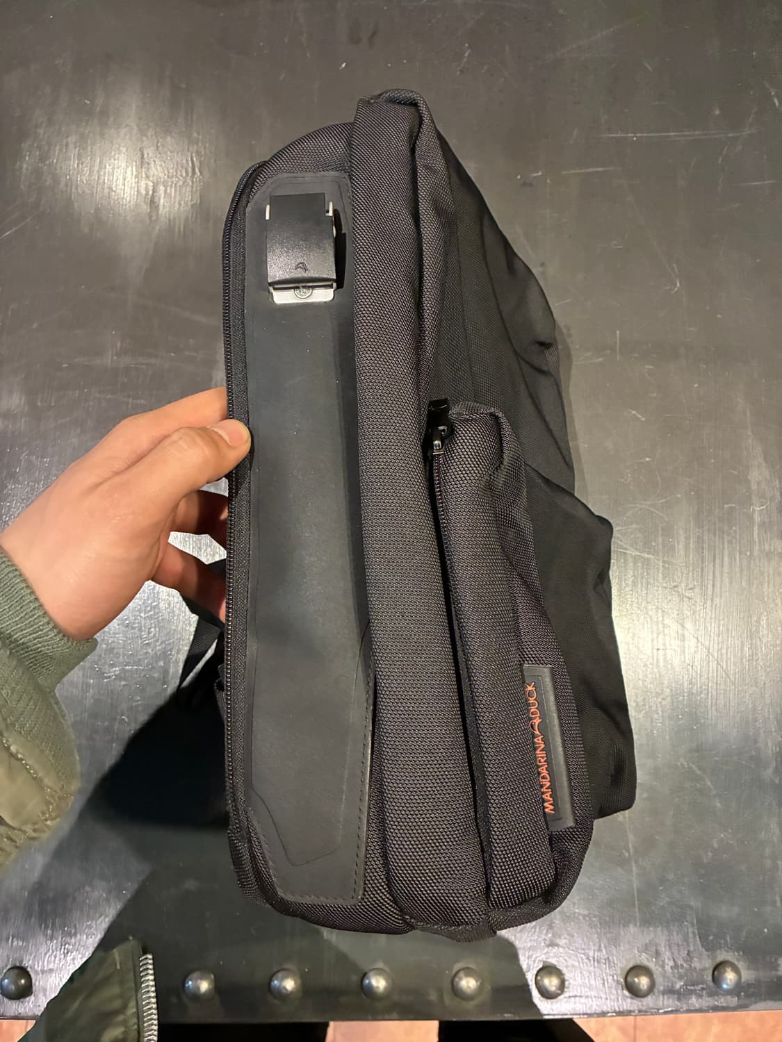 만다리나 덕 백팩 블랙 상품이미지2