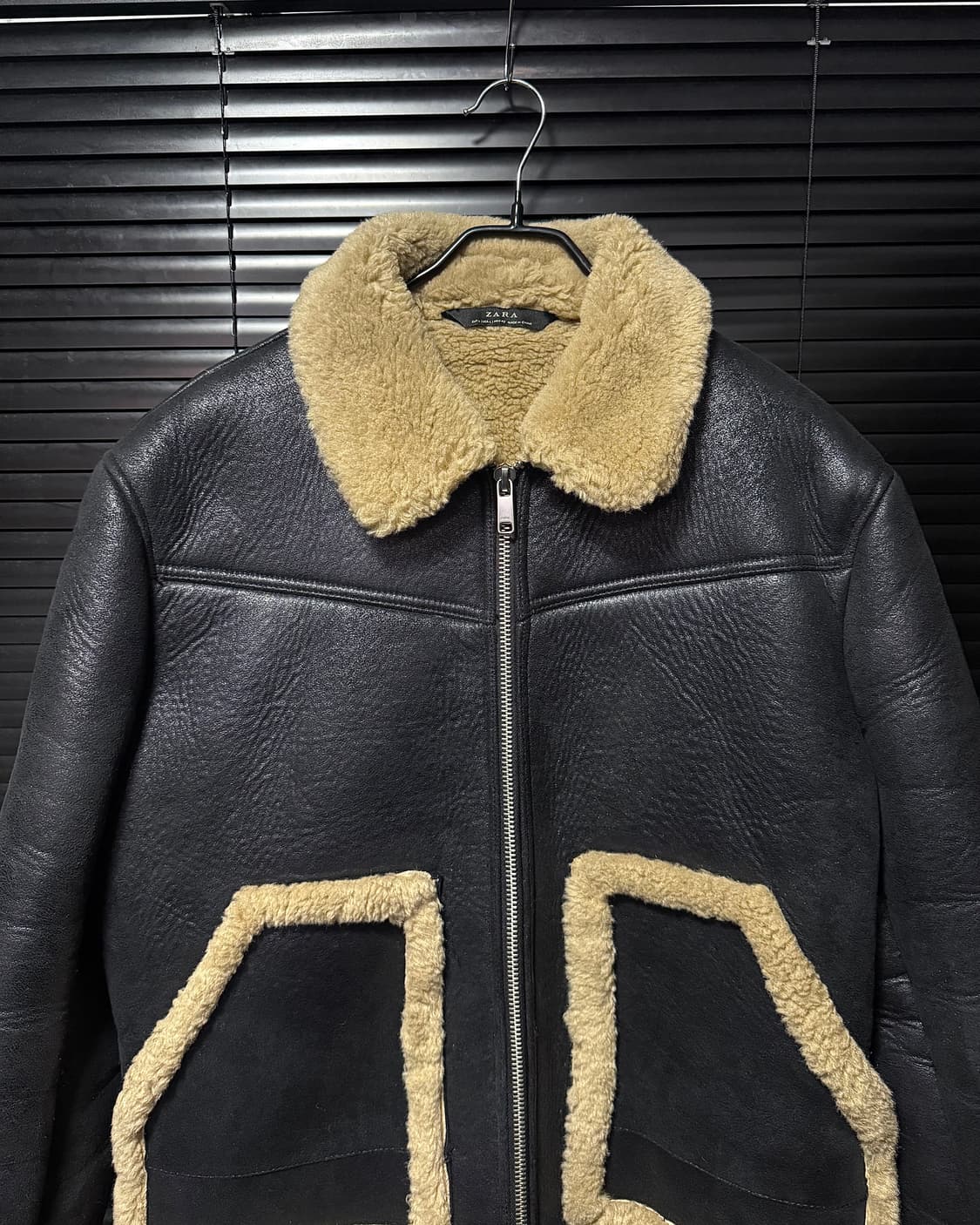 자라 무스탕 자켓 양털 레더 가죽 L 100 블랙 베이지 아이보리 바이커 상품이미지4