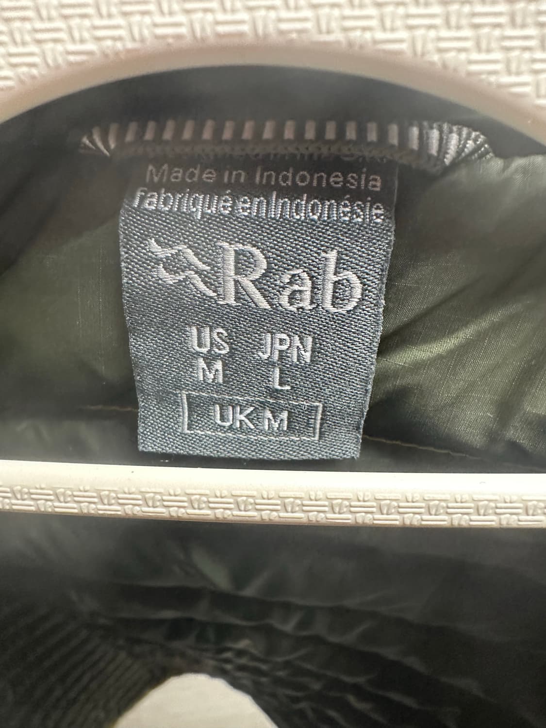 Rab 경량패딩 옐로우 상품이미지3