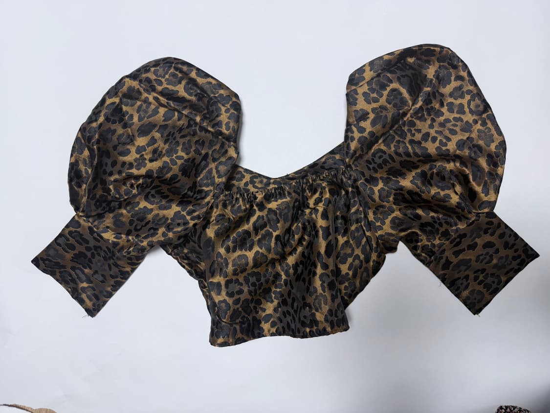 퍼프드소매 호피 하트넥 탑 상품이미지2