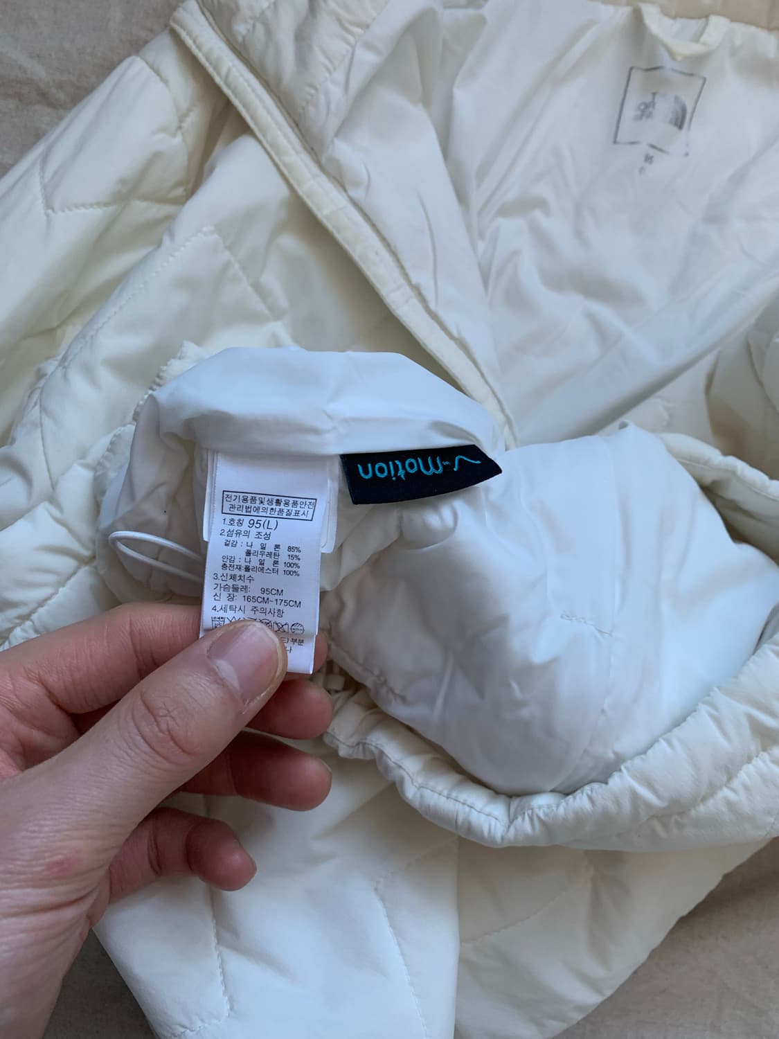 노스페이스 V-Motion 로고 화이트 경량 패딩 상품이미지9