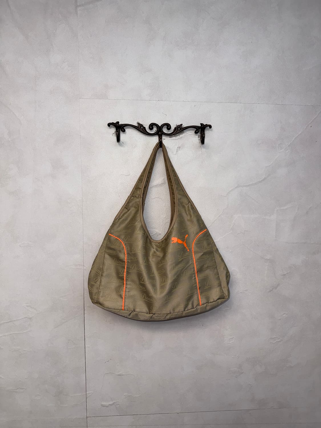 Puma beige logo pattern shoulder bag 상품이미지1
