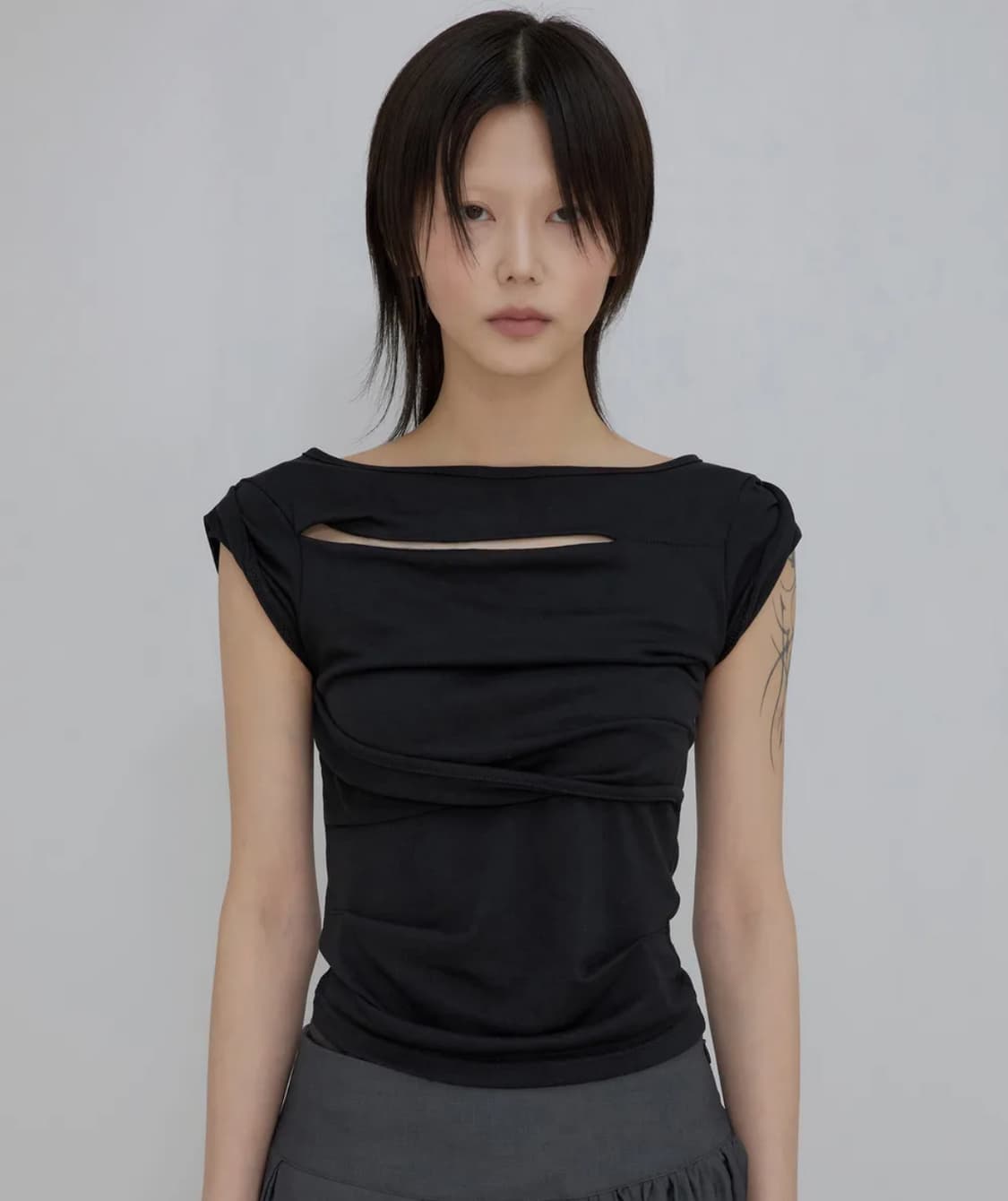 플레어업 드레이프 롤 업 티셔츠 상품이미지1
