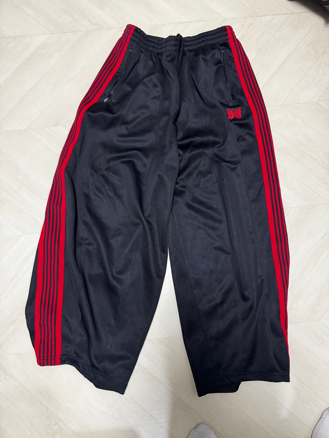 니들스 x LHP H.D. 트랙 팬츠 폴리 스무스 블랙 레드 상품이미지1