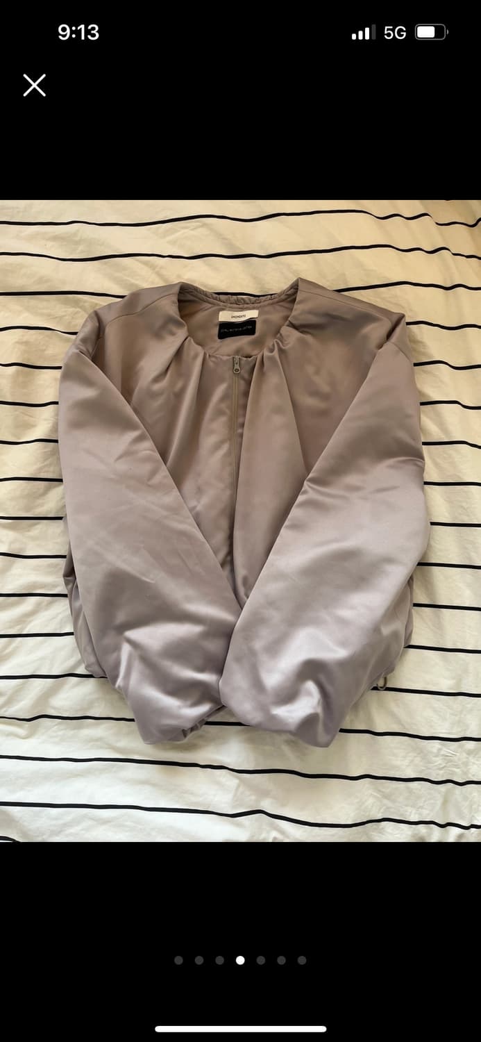 아모멘토 실키 패디드 크롭 점퍼 그레이 상품이미지1