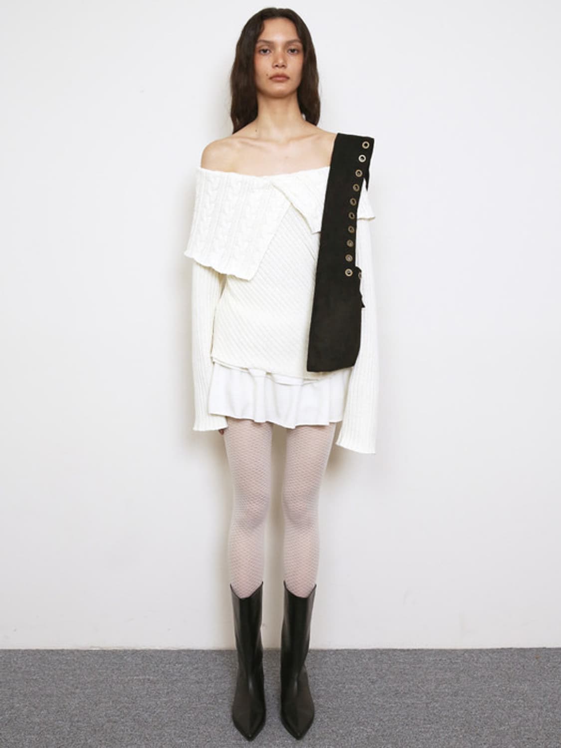 폴리수엠 아일렛 스웨이드 숄더백 블랙 상품이미지5