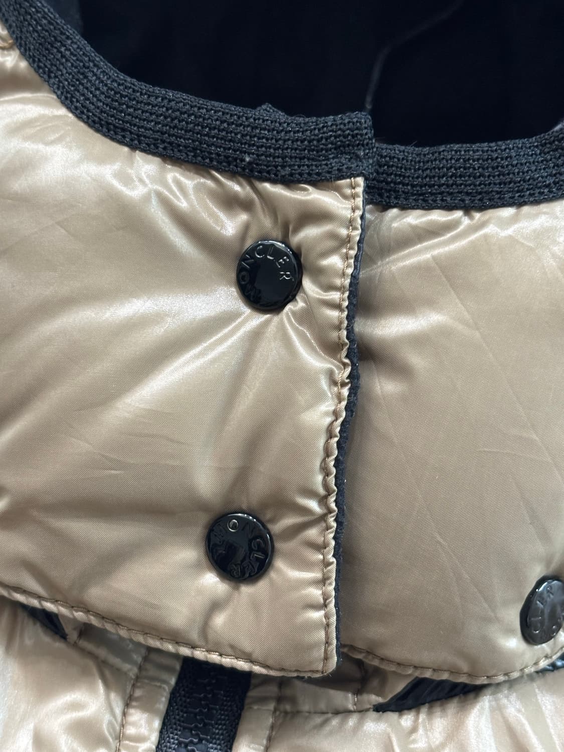Moncler 몽클레어 베이지컬러 덕다운 패딩 자켓 상품이미지8