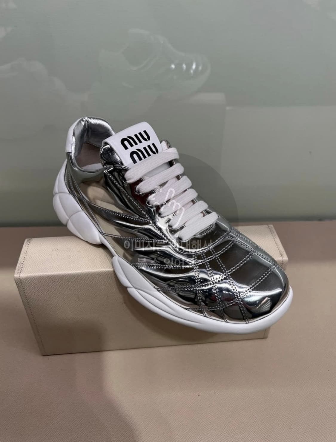 정품 미우미우 퀼팅 메탈릭 스니커즈 실버 36.5 상품이미지1