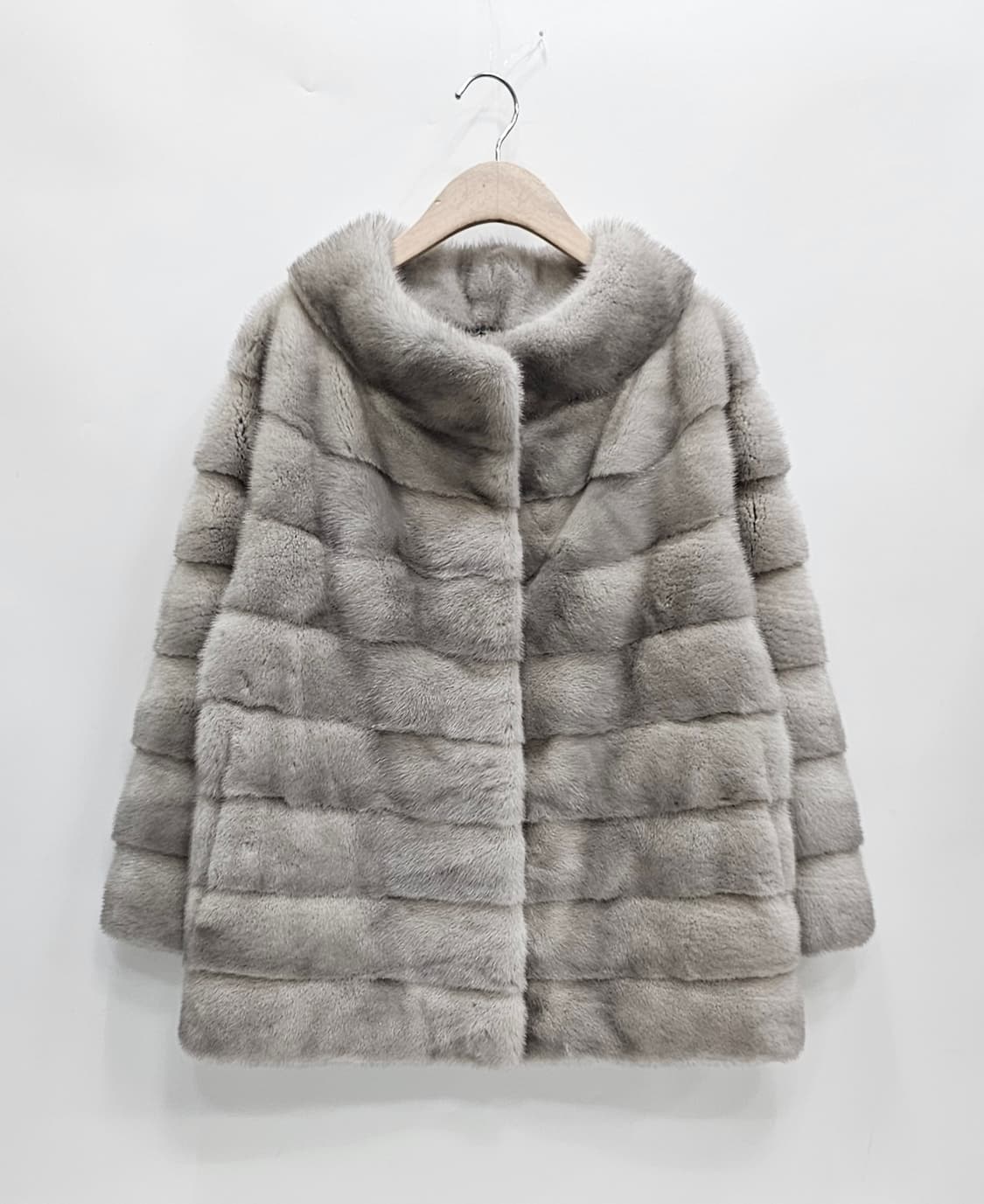 DS FURS 디에스퍼 휘메일 밍크 코트 / 여 94-100-165

 상품이미지1