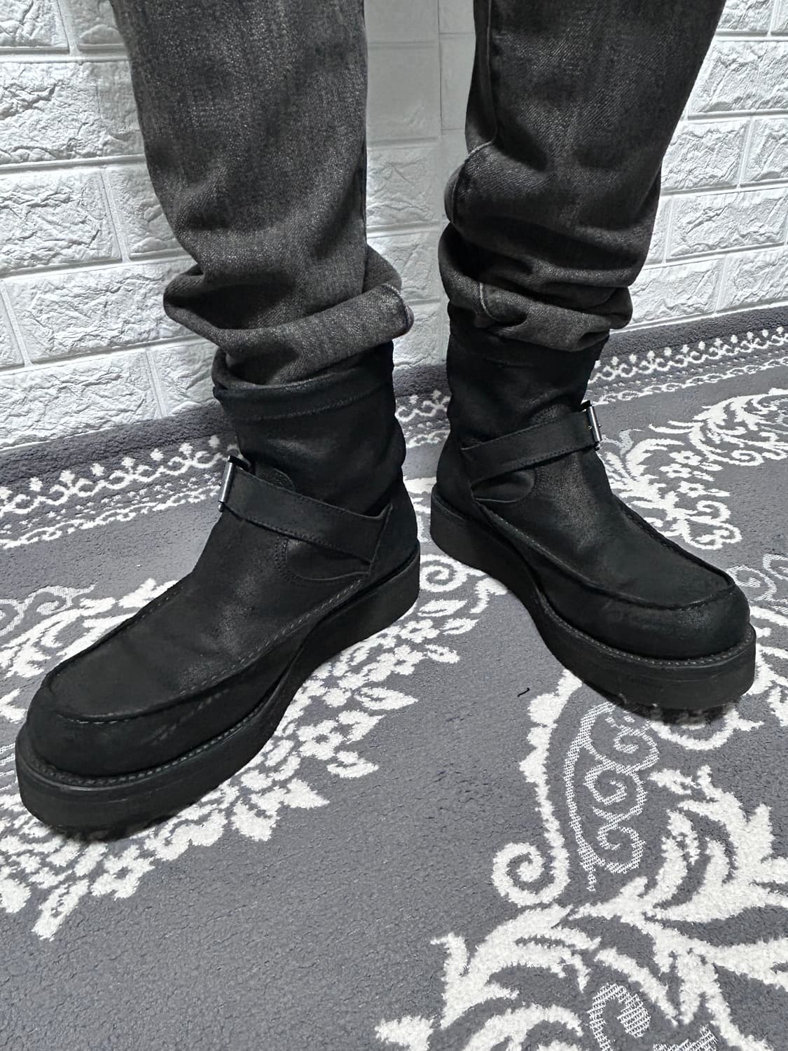 어태치먼트 스웨이드 더블 스트랩 부츠 상품이미지2