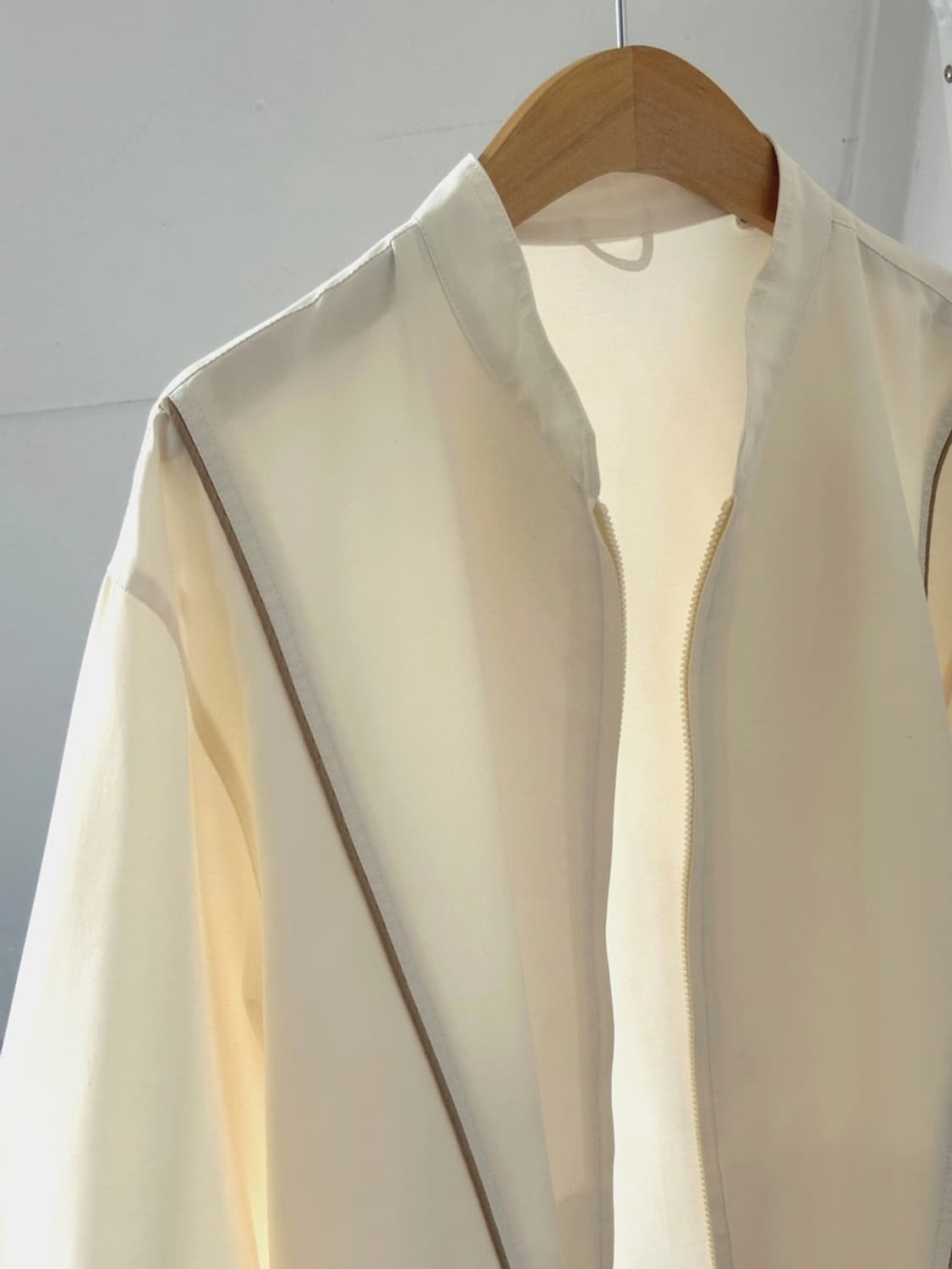 Panel design stand neck zip blouson 상품이미지4