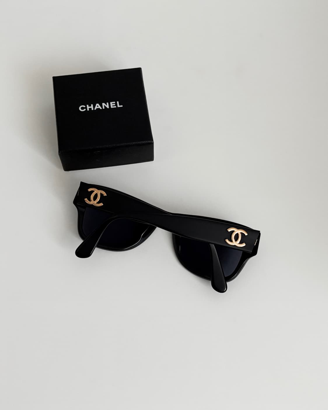CHANEL 샤넬 CC 로고 선글라스 02462 90405 - black 상품이미지2