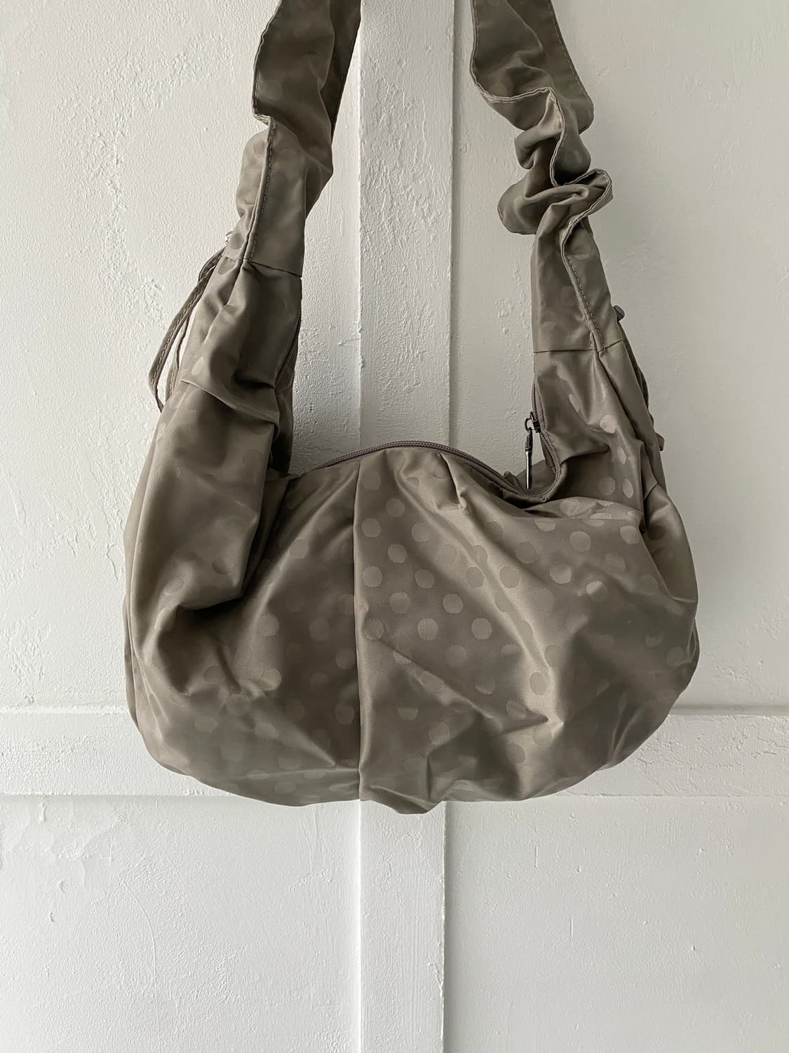 [Y’saccs] 도트 셔링 숄더백 상품이미지4