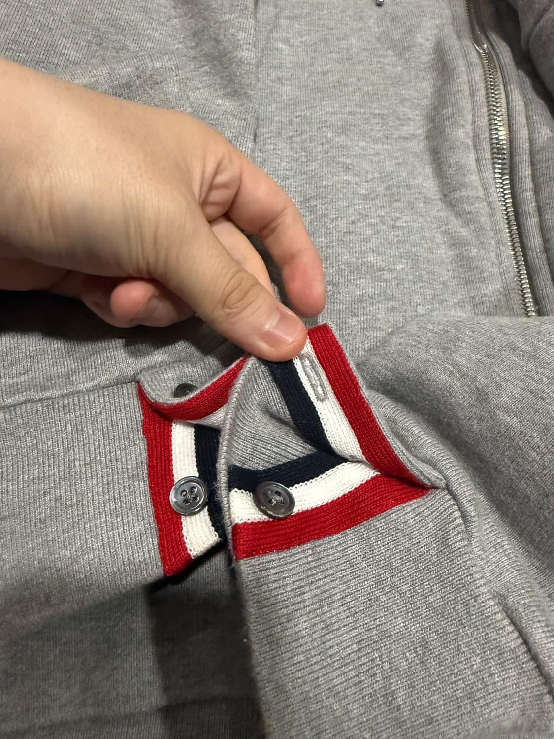 [당일출고,3사이즈] 톰브라운 백삼선 센터백 후드집업 상품이미지5