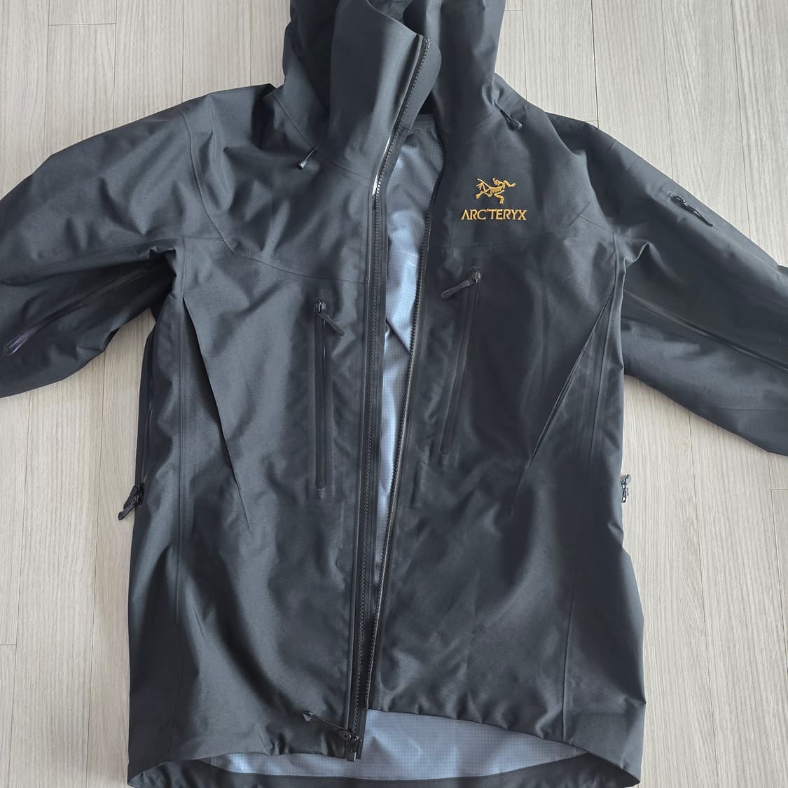 아크테릭스 알파sv 24k 25FW xs사이즈 판매 상품이미지1