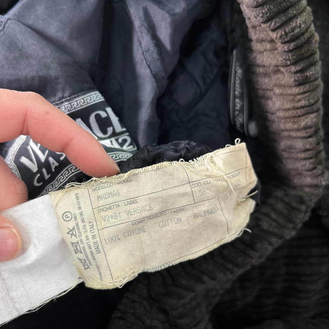 105 베르사체 00s 코듀로이 벨벳 챠콜 셔츠자켓   상품이미지8