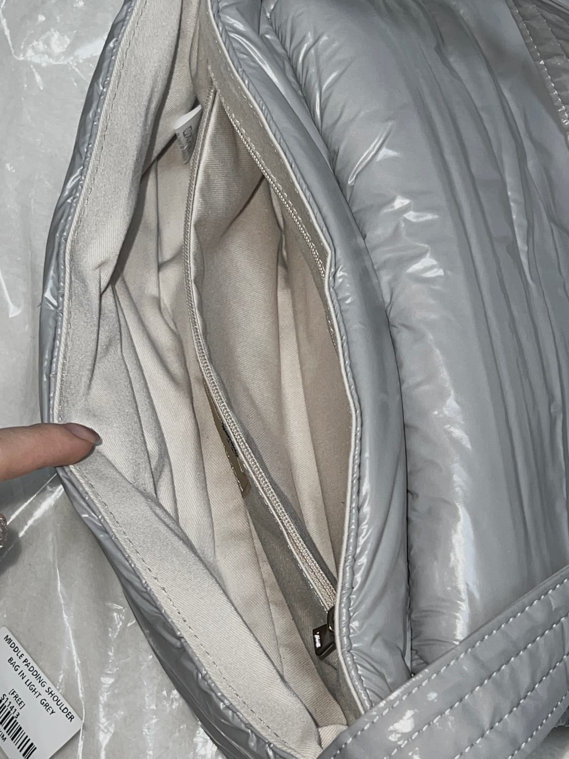 택/비닐 포함 [상태 최상] Matin Kim 마뗑킴 패딩 숄더백 팝니다 상품이미지7