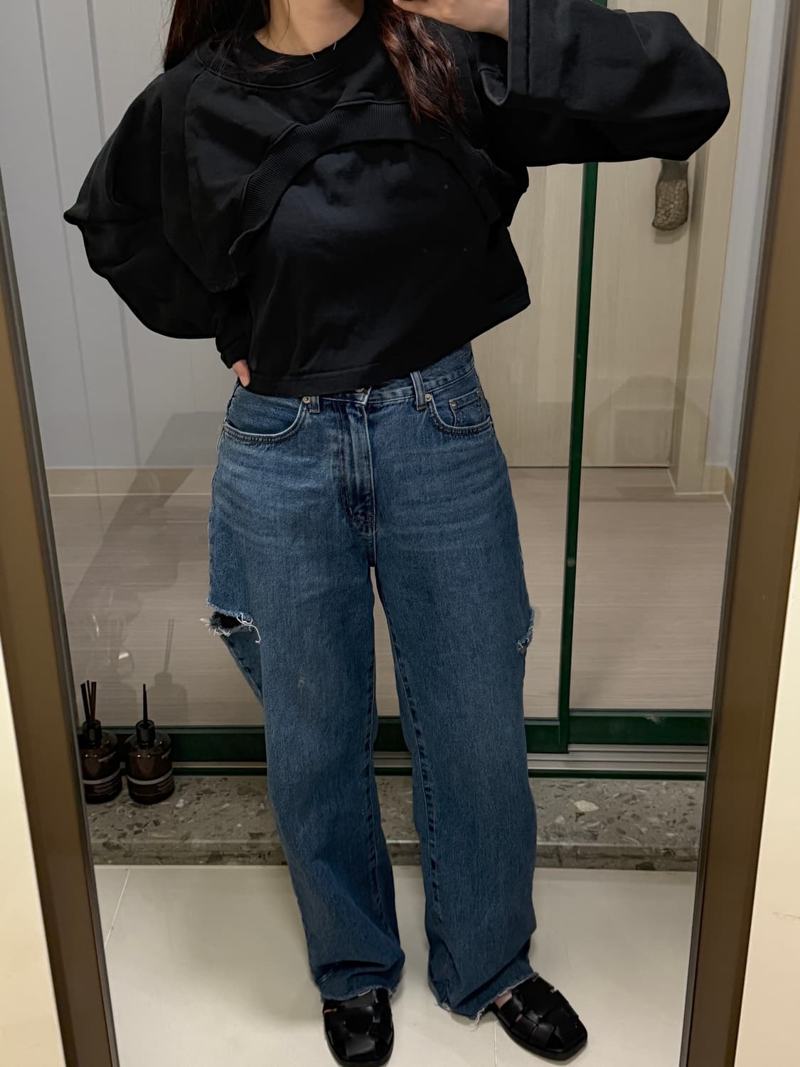 더일마 블랙 크롭반팔티 + 크롭 맨투맨 =2만원 상품이미지5