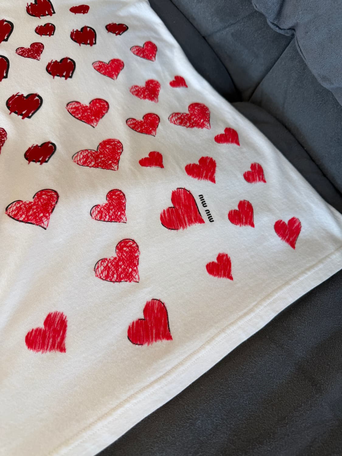 미우미우 14SS 벨벳 하트 슬리브리스 상품이미지4