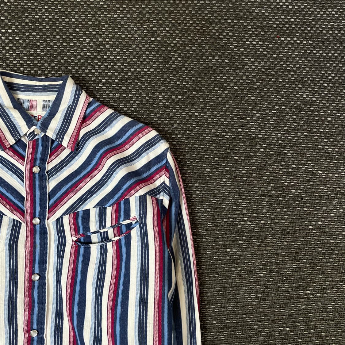 리버티벨 블루 레드 스트라이프 투포켓 긴팔 셔츠 M 상품이미지3