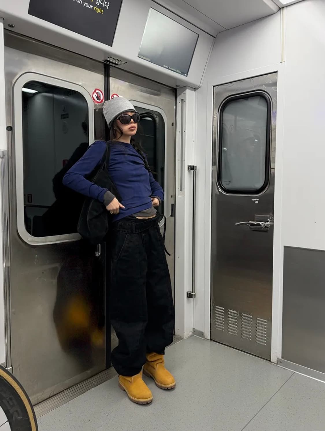 로딩룸 웨이브 슬림 핏 티 상품이미지2