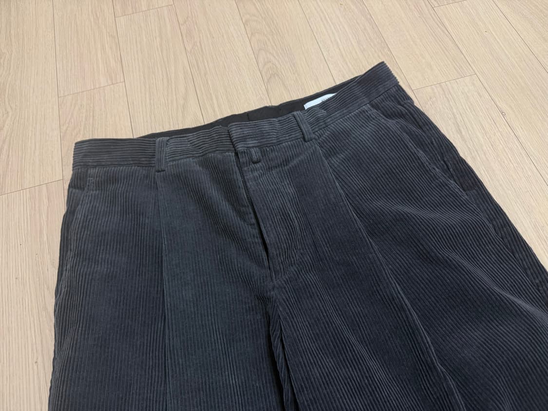 셔터(SHIRTER) 원턱 코듀로이 와이드 팬츠 차콜 L 상품이미지3