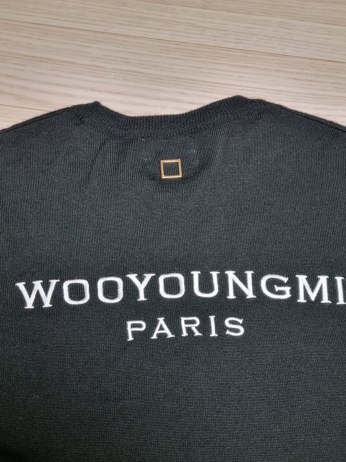 우영미 백로고 절개니트 상품이미지5