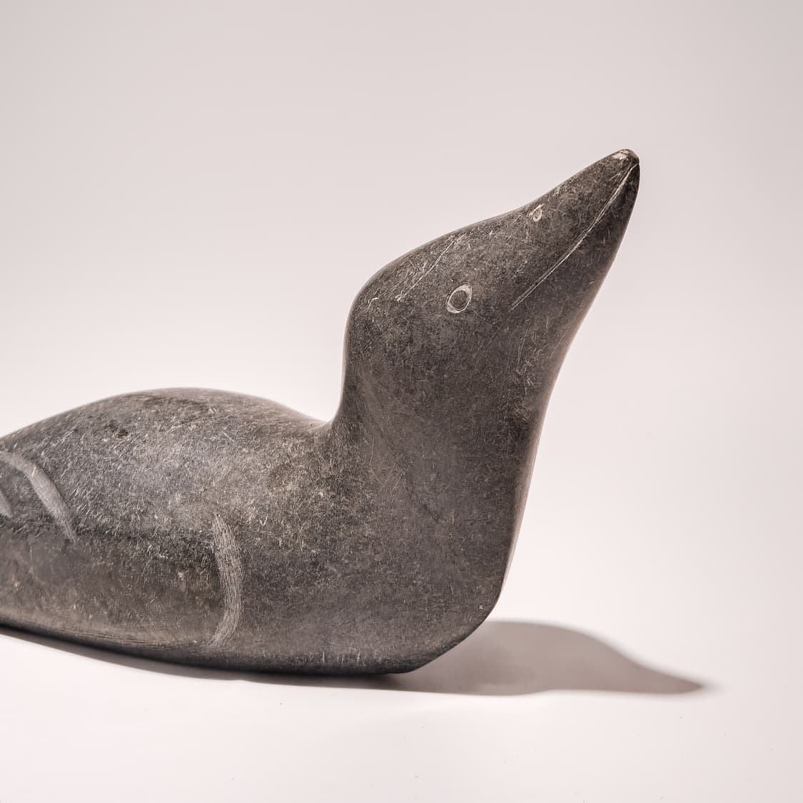 Inuit Hand-carved Soapstone Sea Bird 상품이미지3