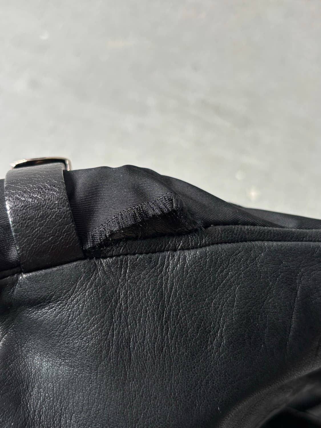 프라다 레더 스트랩 포코노 장갑 상품이미지10