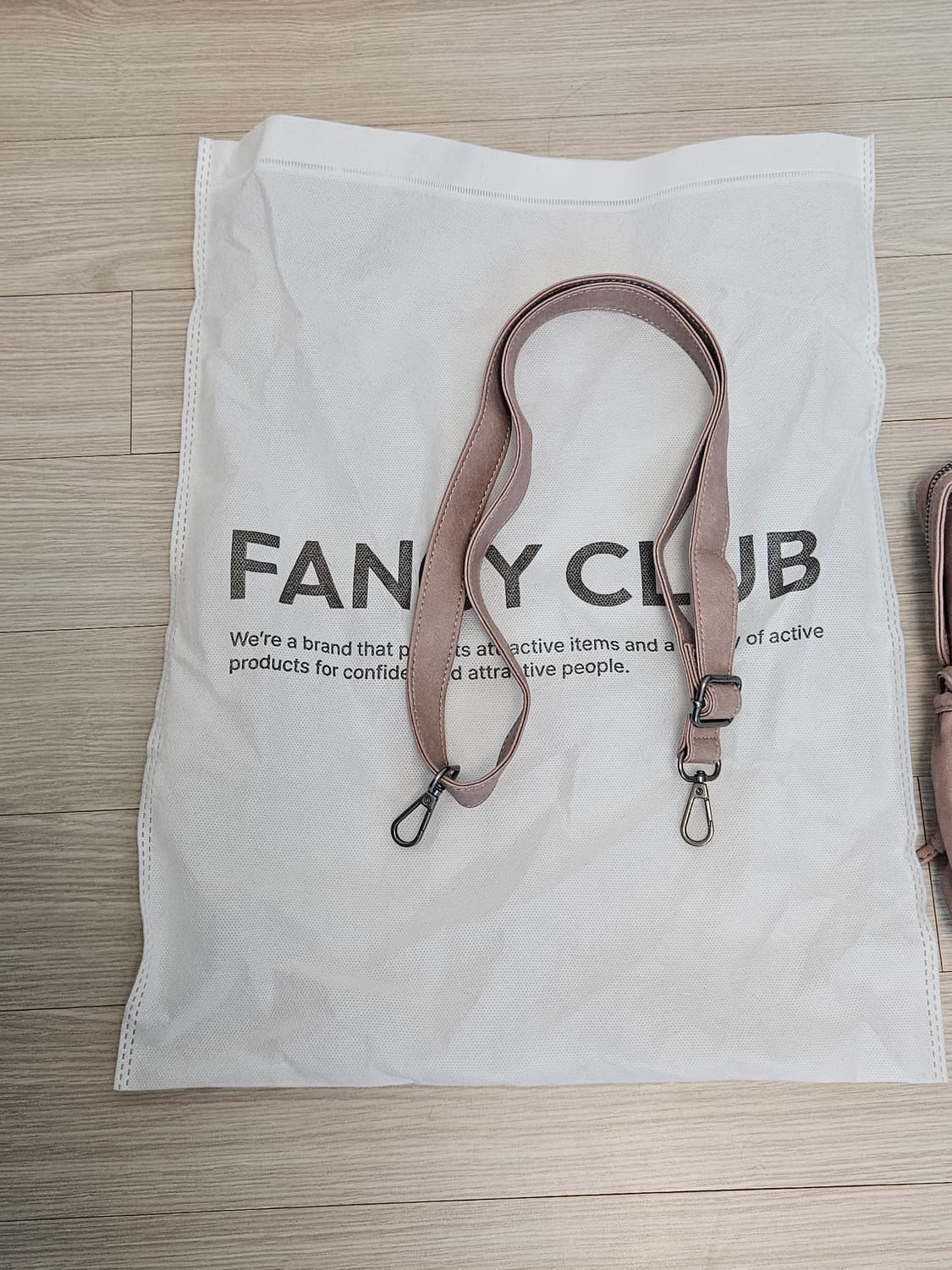 팬시클럽 벨티드 워싱 레더백 (BABY PINK) 핑크 상품이미지4