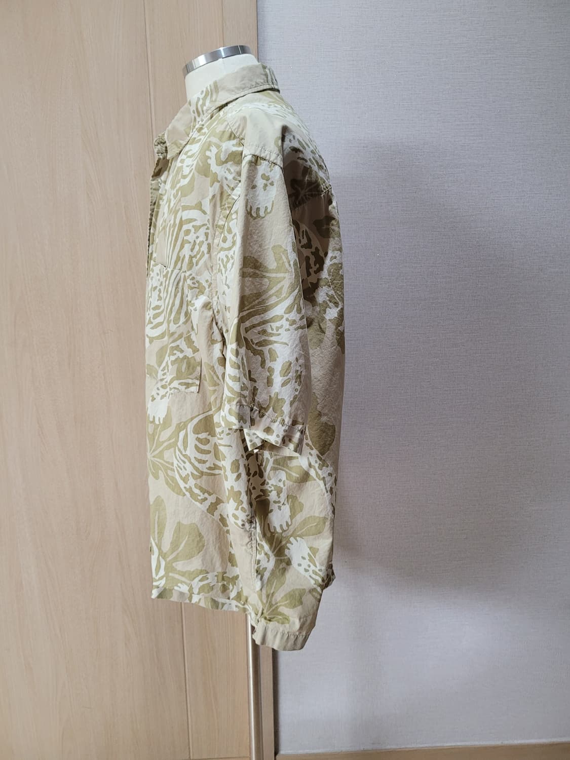 에이치엔엠 H&M 남자 레오파드패턴 반팔 셔츠 130 골드 상품이미지4