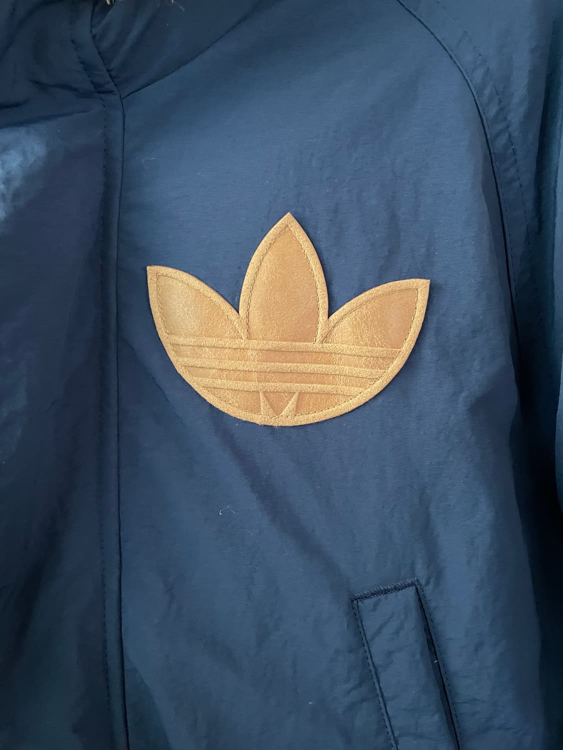 아디다스 배지 덕다운 패딩 남녀공용 상품이미지6